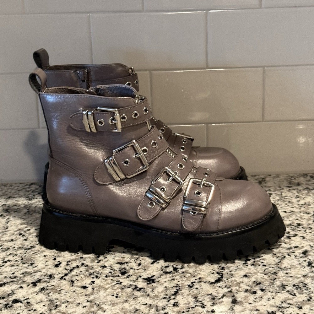 Jeffrey Campbell Recessed Lug Sole Bootie in Taupe Silver Size 6 MSRP $215 READ